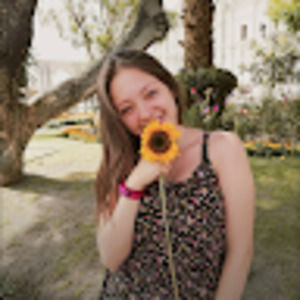 Meet your Posher, Adriana lorena